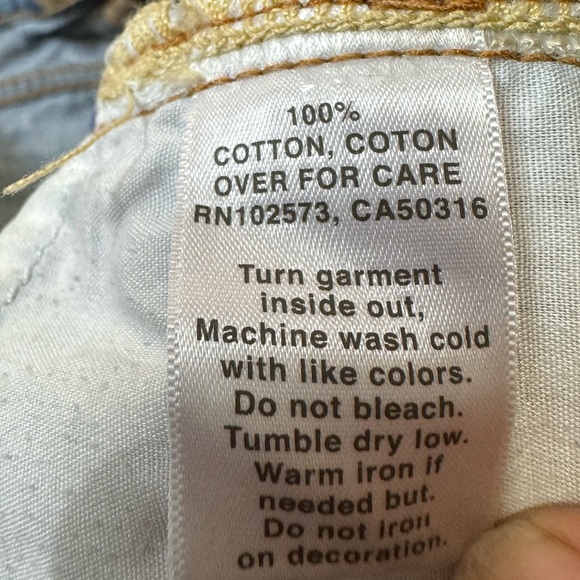 Hollister pacific merchants jean shorts used it good condition, size 0. - Picture 8 of 10